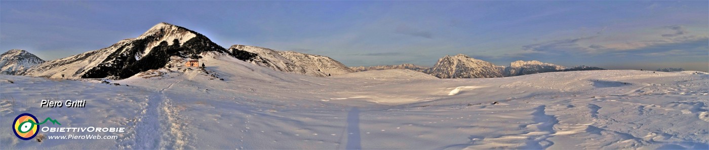 04 Sulle nevi dei Piani d'Alben verso l'ex-rif. C. Battisti (1670 m).jpg